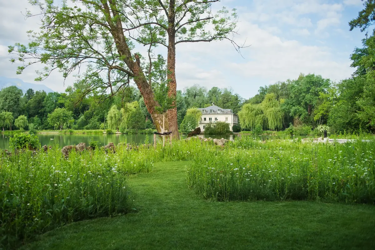 Schlossgarten Leopoldskron Salzburg Schlossteich Alpenblick